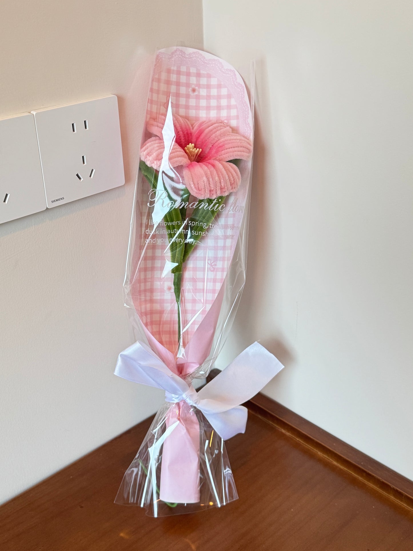 Hibiscus Single Bouquet - Pipe Cleaner Flower